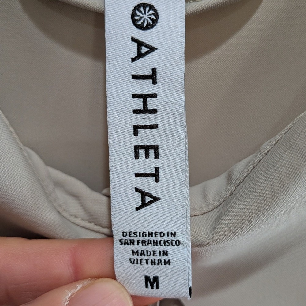 Athleta Womens Urbanite Tank Size M Beige Sleeveless Button Down Travel Blouse - Picture 8 of 12